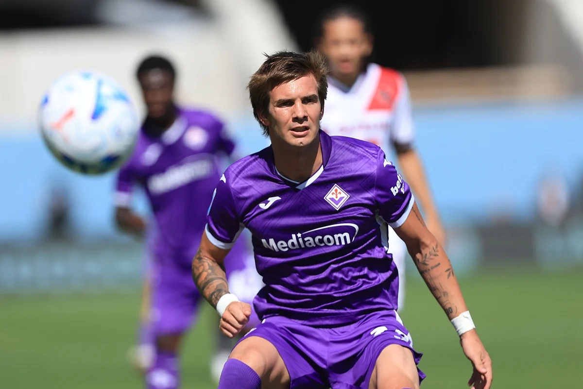 Mastantuono tuvo su primer gol con Fiorentina pero dejó pasar una increíble oportunidad mano a mano