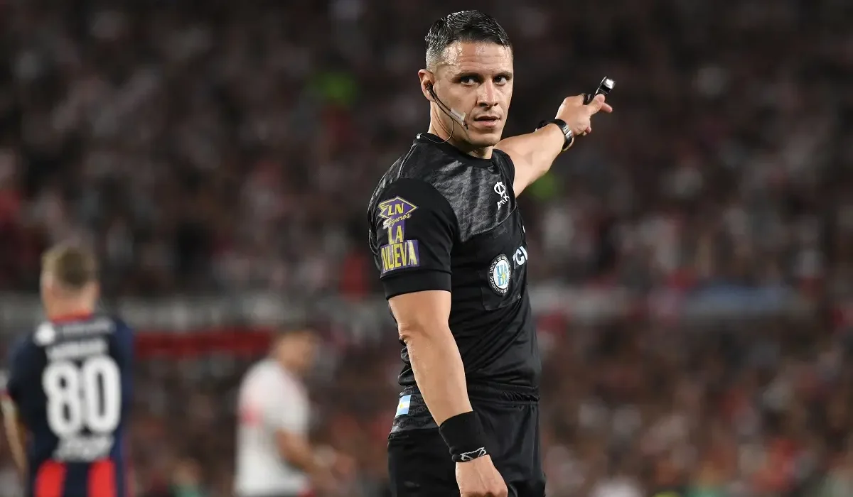 El polémico gesto del árbitro Andrés Gariano en el gol de Thiago Almada del triunfo de River