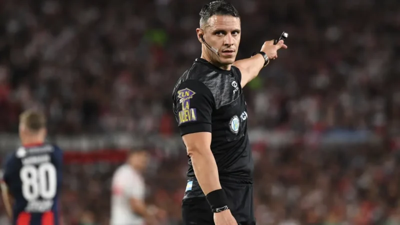 El polémico gesto del árbitro Andrés Gariano en el gol de Thiago Almada del triunfo de River