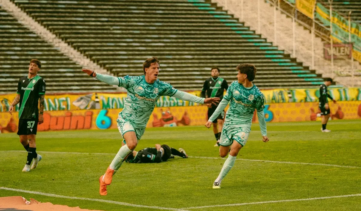 Aldosivi se ilusiona con un 3-1 a Banfield y Vombergar volvió a ser protagonista con un doblete