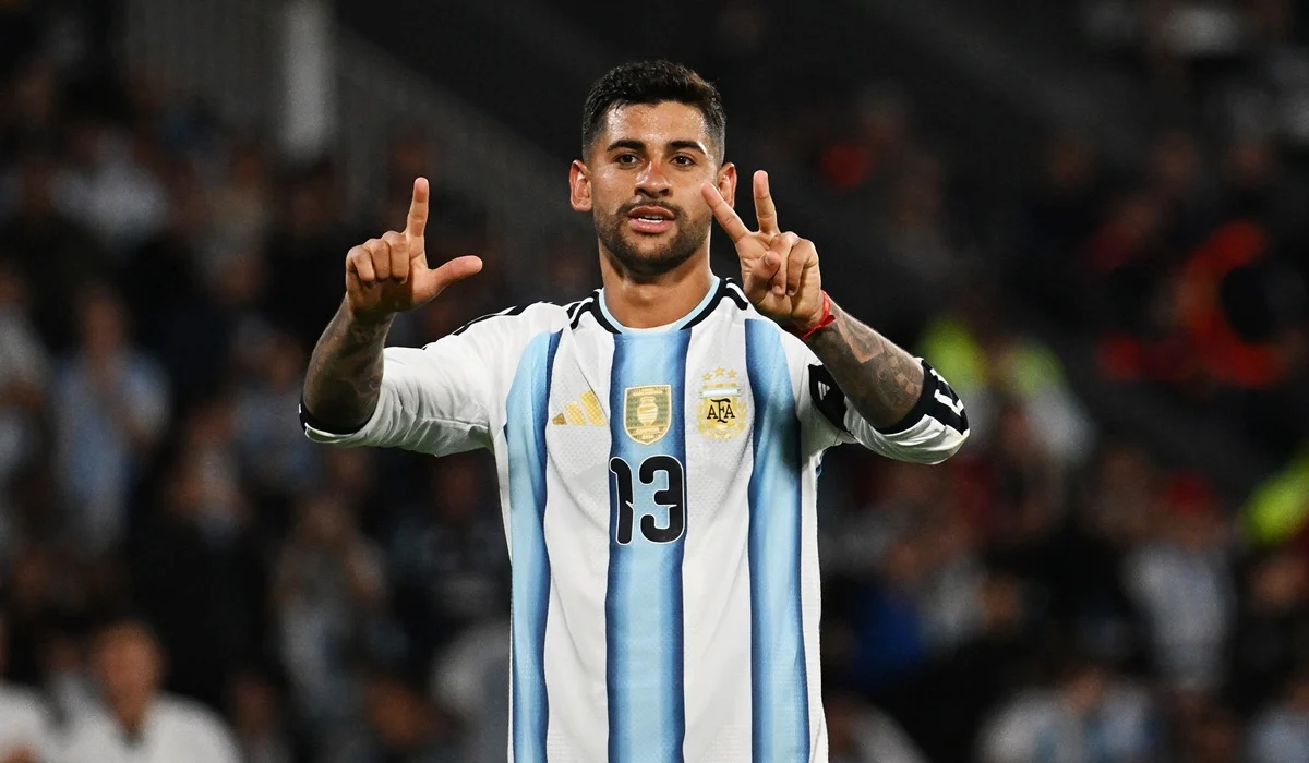 Cuti Romero estrenó con gol su capitanía en la Selección Argentina