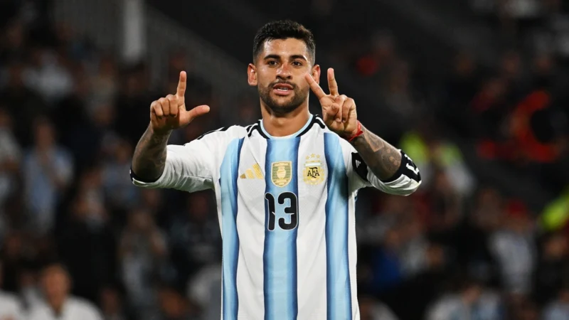 Cuti Romero estrenó con gol su capitanía en la Selección Argentina