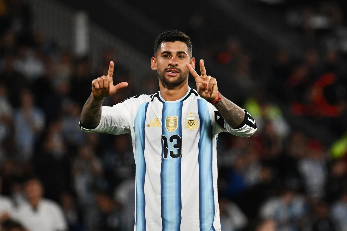 Cuti Romero estrenó con gol su capitanía en la Selección Argentina