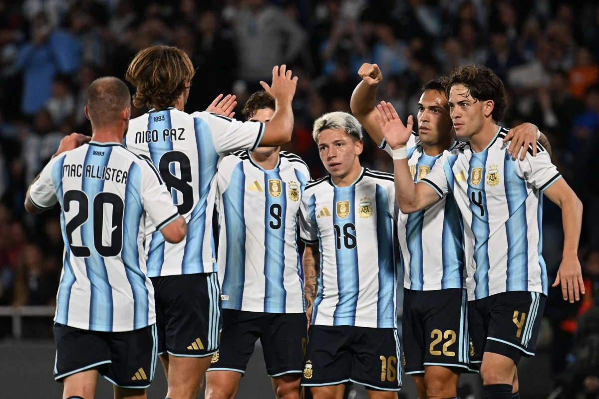 La Selección Argentina comenzó la renovación con cómoda goleada sobre Bolivia en Córdoba