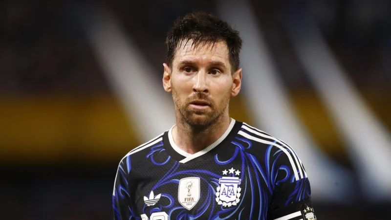 Quejas de hinchas argentinos por el sistema de entradas para despedir a Messi