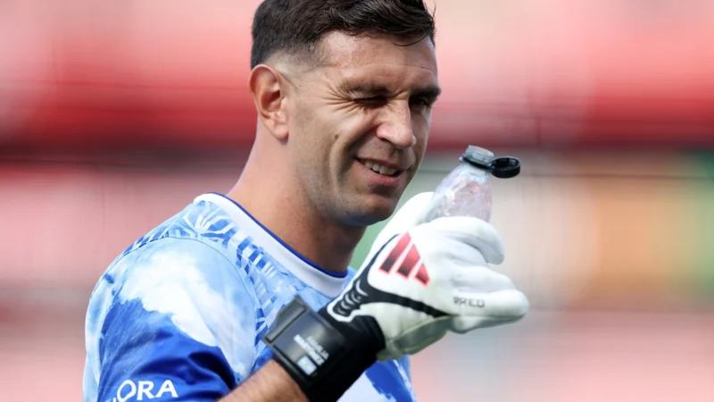 Dibu Martínez vuelve al Estadio de Arsenal como arquero titular en Chelsea