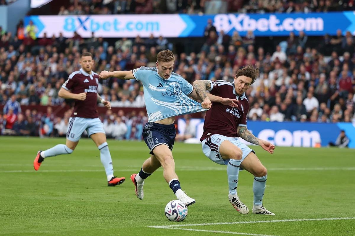 Nottingham Forest profundizó la crisis del Aston Villa en Premier League