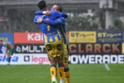 Atlanta venció a Agropecuario bajo la lluvia y no se baja de la pelea en la Primera Nacional