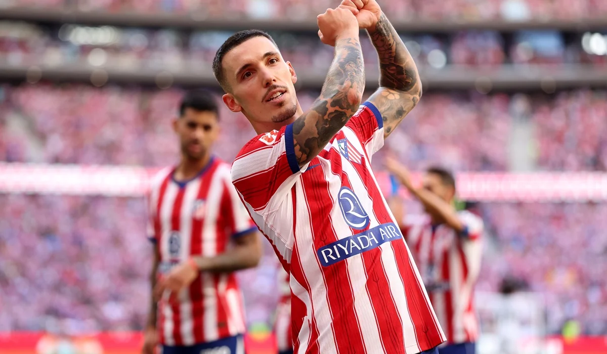 Alejandro Grimaldo abrió el derbi de Madrid con un gol de penal