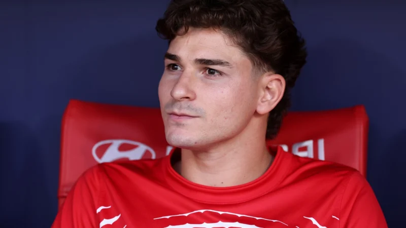 Estruendosa silbatina para Julián Álvarez tras ingresar en el clásico