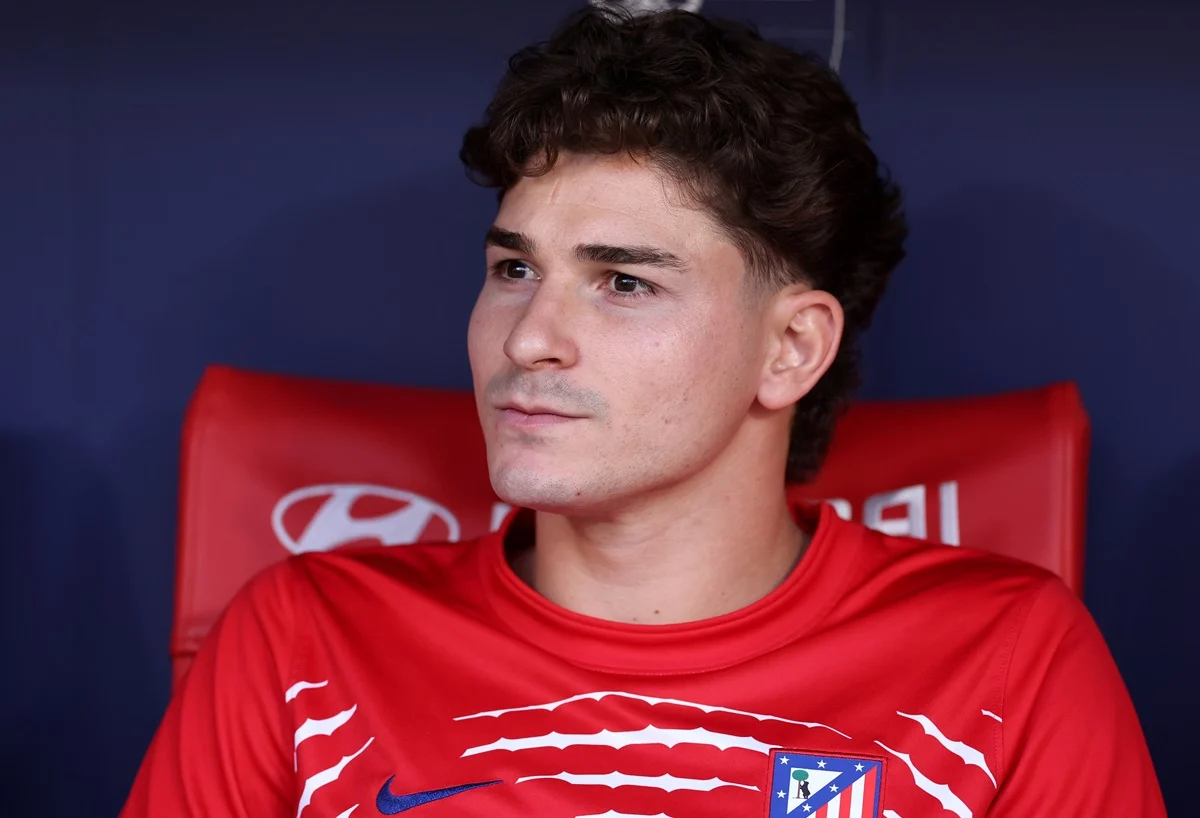 Estruendosa silbatina para Julián Álvarez tras ingresar en el clásico