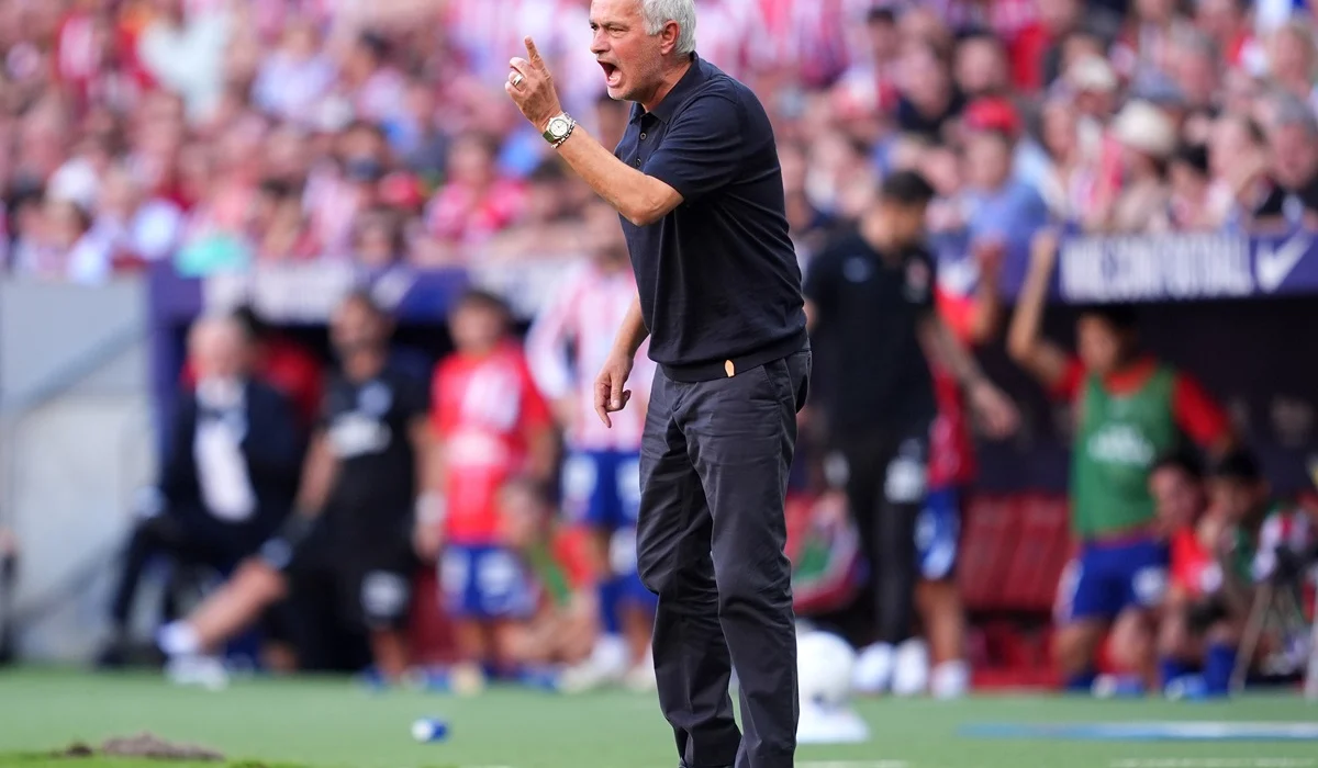 Mourinho estalló tras perder el derbi: «Son dos tarjetas rojas claras»