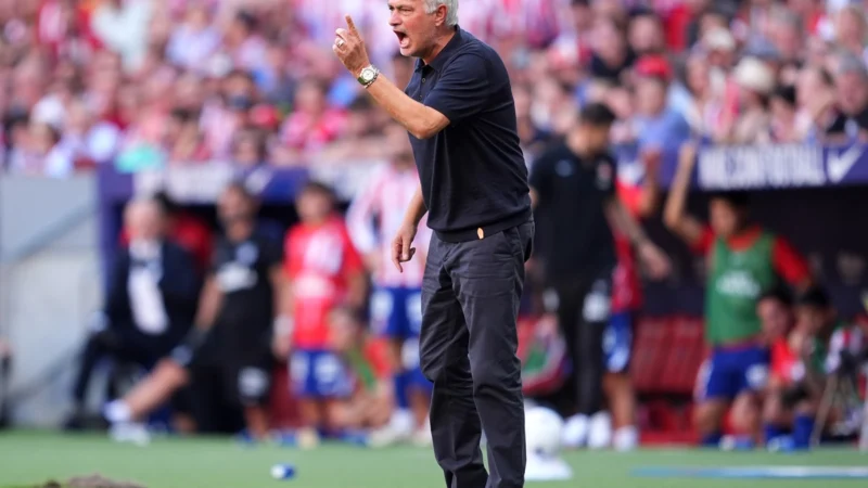 Mourinho estalló tras perder el derbi: «Son dos tarjetas rojas claras»