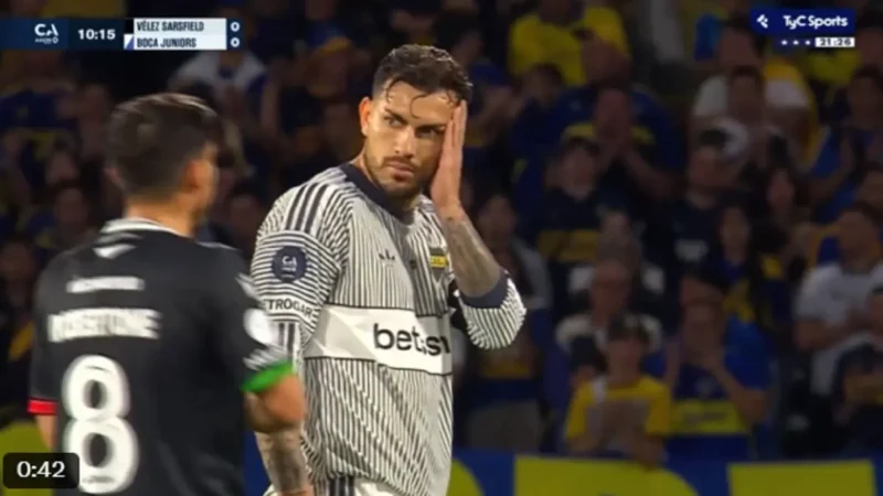 Boca y Vélez le rindieron homenaje a Lionel Messi en el minuto 10 tras el anuncio de AFA
