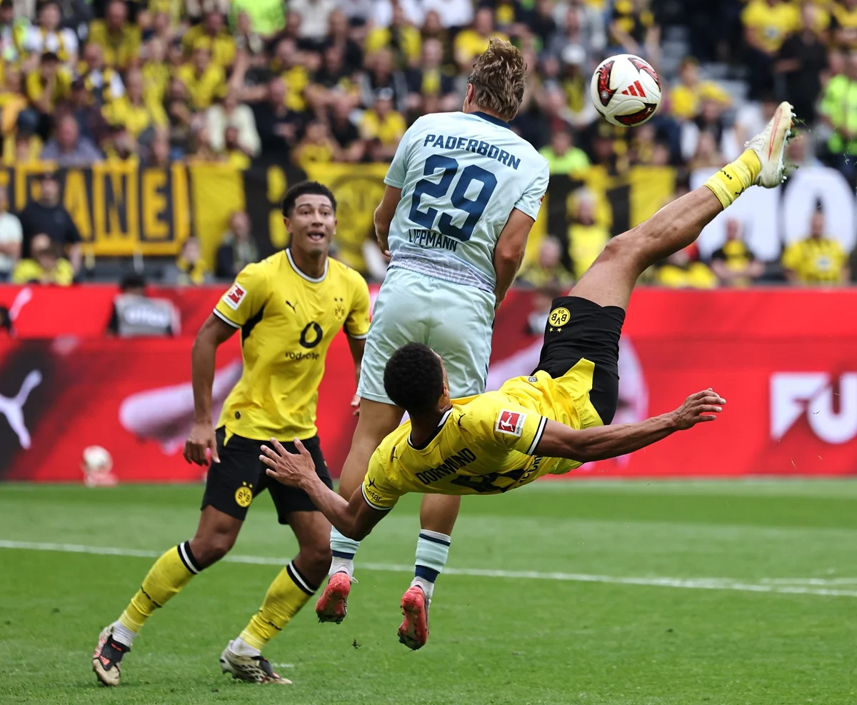 Borussia Dortmund goleó a Paderborn con espectacular tanto de Felix Nmecha