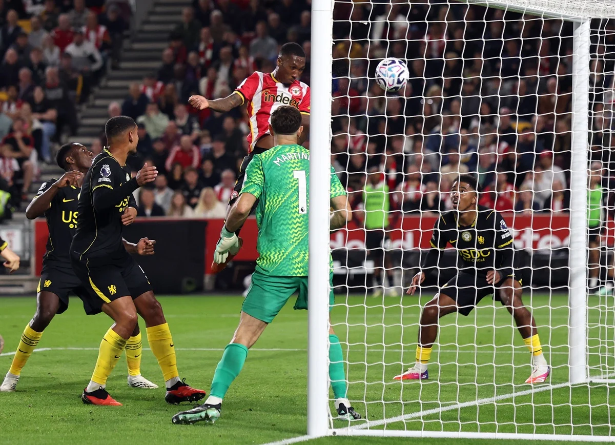 Dibu Martínez recibió diez goles en sus primeros cuatro partidos con Chelsea