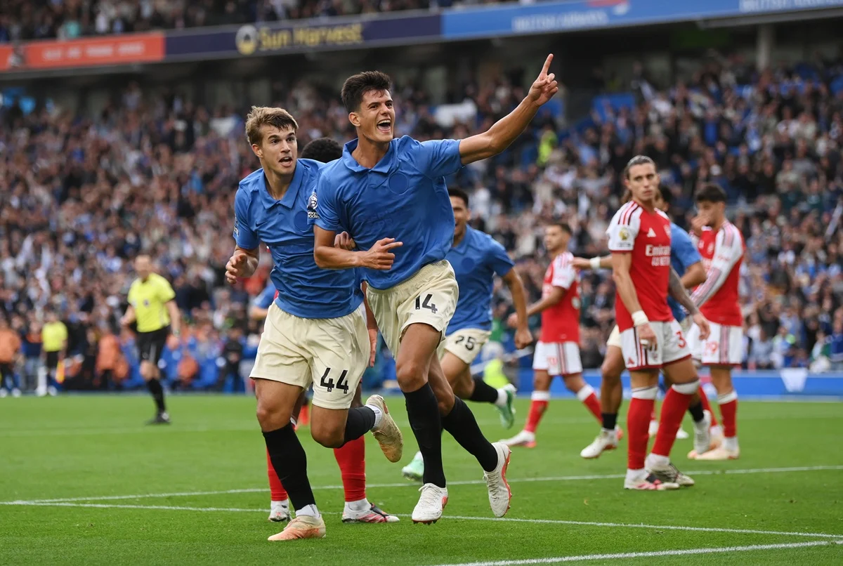 El sorprendente Brighton goleó a Arsenal tras eliminar a Manchester United y lo dejó sin invicto
