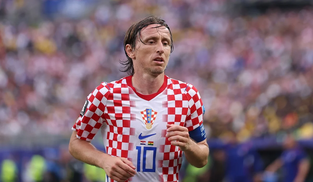 Modric no hace la de Messi y seguirá jugando para Croacia