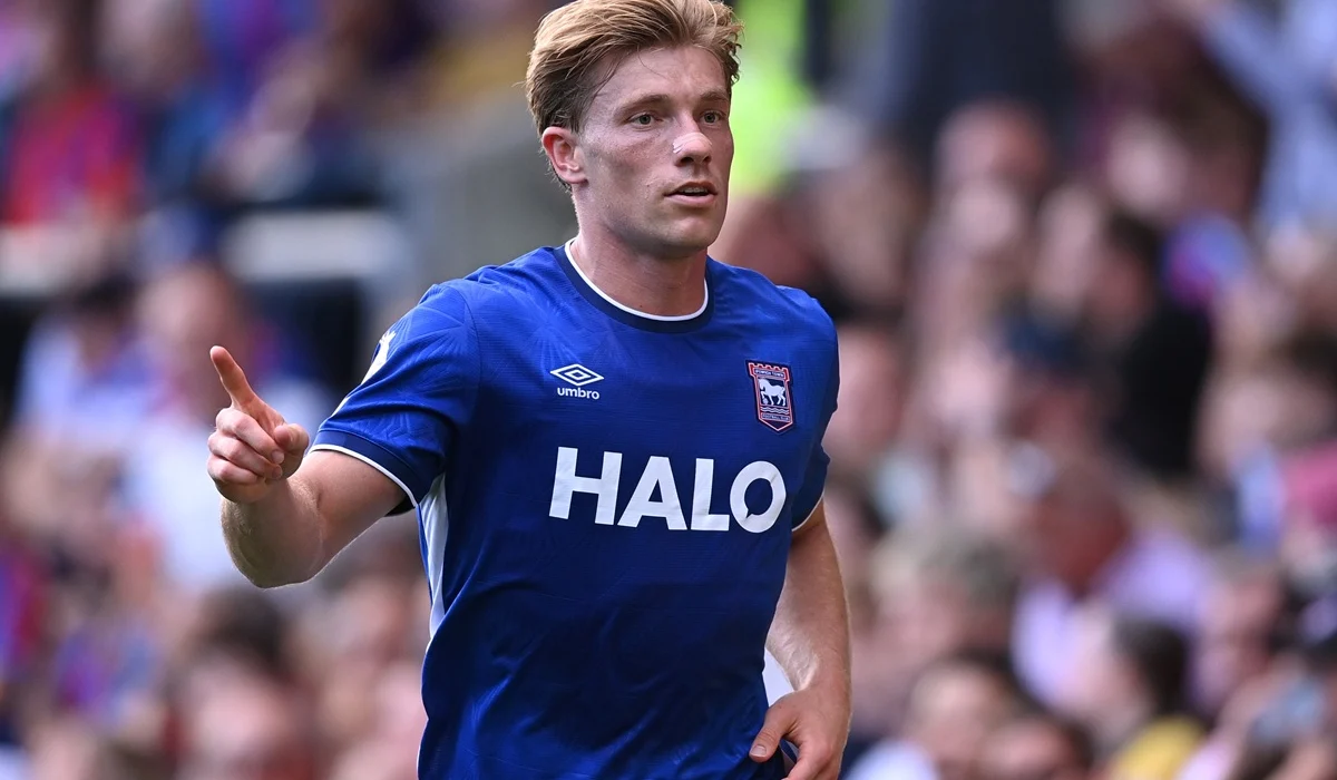 Ipswich Town volvió al triunfo con espectacular 3-2 sobre Crystal Palace