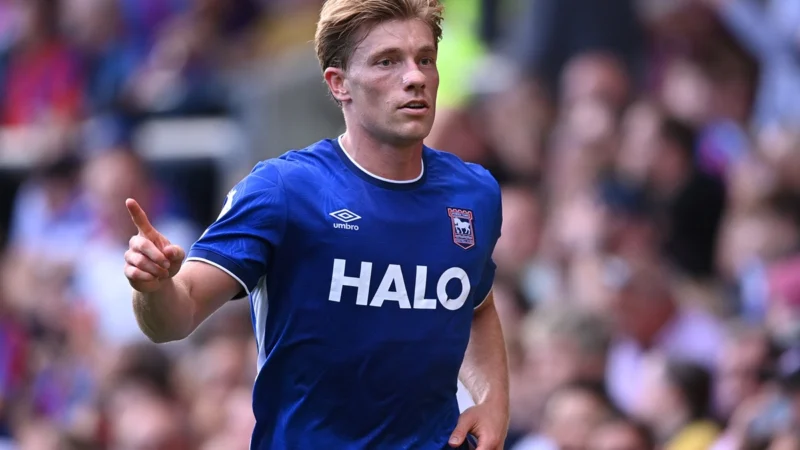 Ipswich Town volvió al triunfo con espectacular 3-2 sobre Crystal Palace