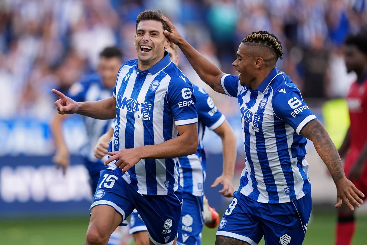 Alavés goleó a Osasuna con triplete de Lucas Boyé y es escolta