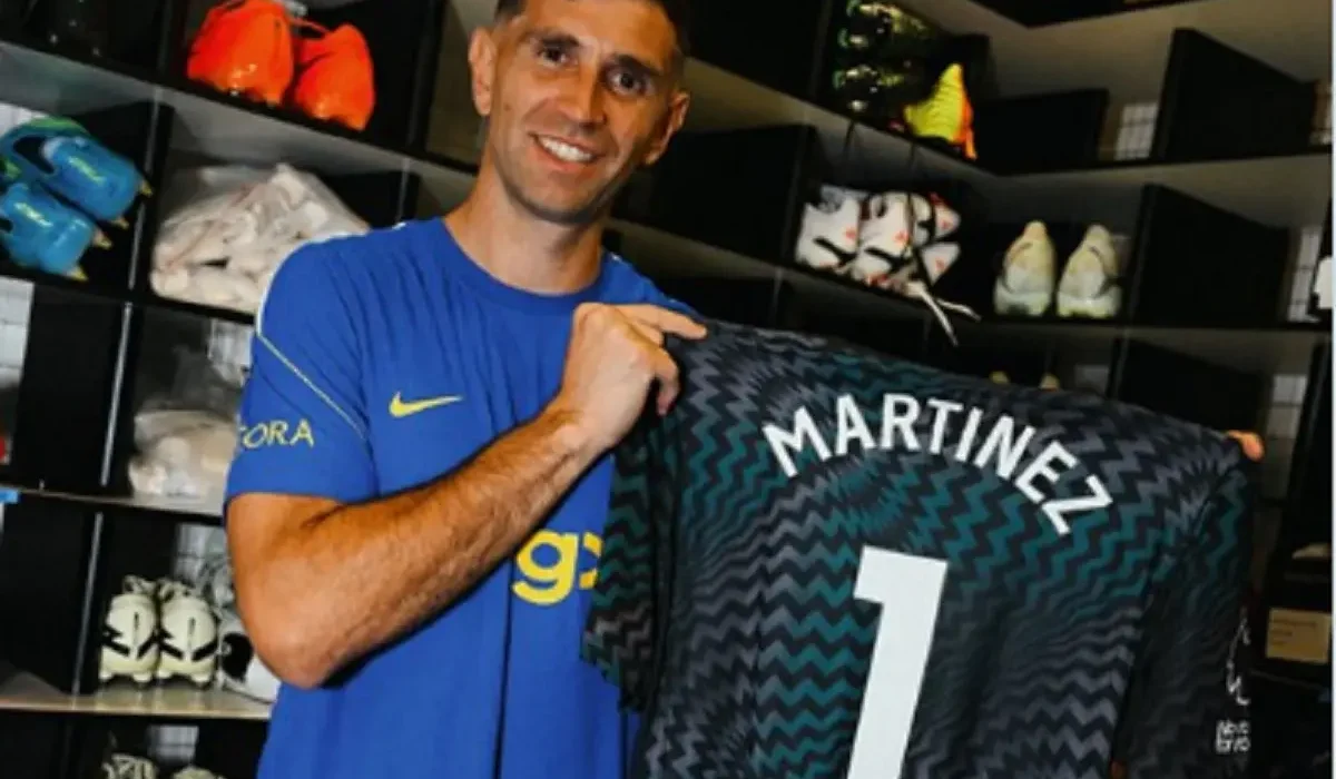 ¿Por qué el Dibu Martínez cambió su número de camiseta en el Chelsea?