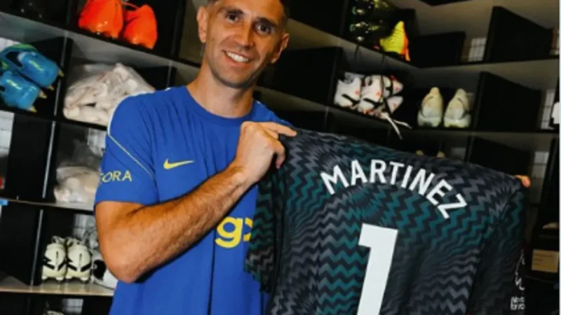 ¿Por qué el Dibu Martínez cambió su número de camiseta en el Chelsea?