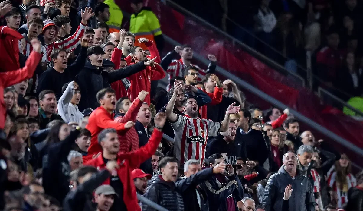 Los hinchas de Estudiantes insultaron al Chiqui Tapia tras el polémico penal para Rosario Central