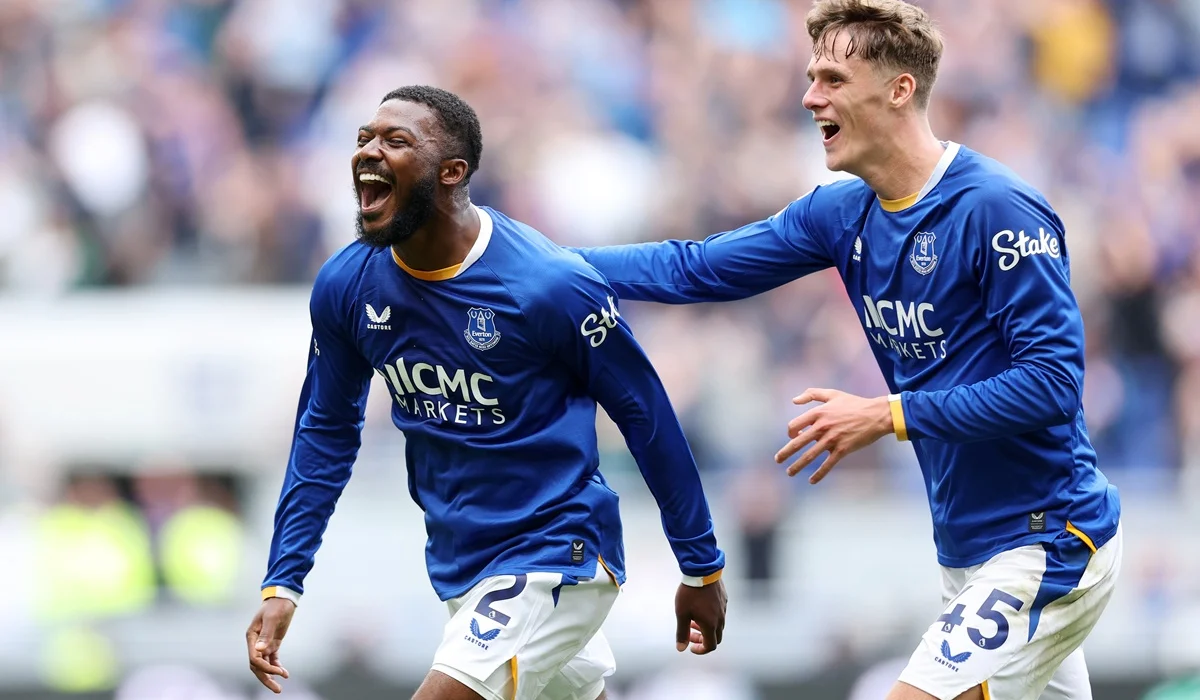 Everton amargó al Manchester United empatando con espectacular gol en la última bola del partido