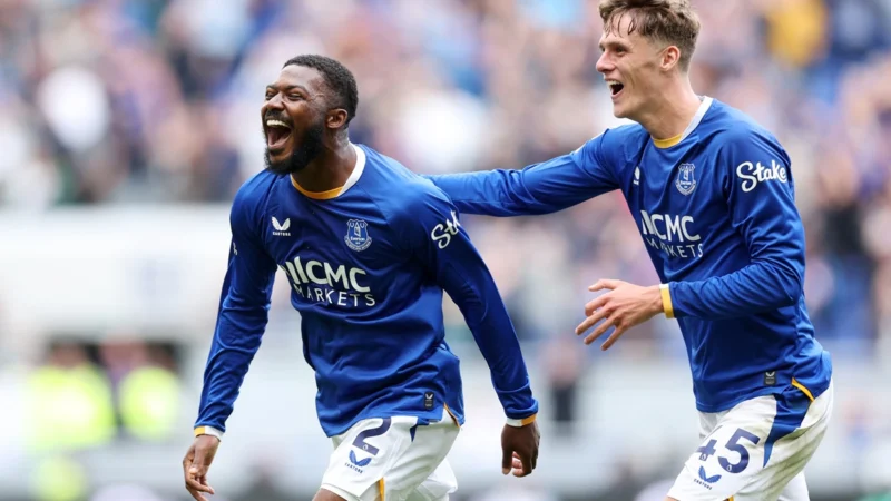 Everton amargó al Manchester United empatando con espectacular gol en la última bola del partido