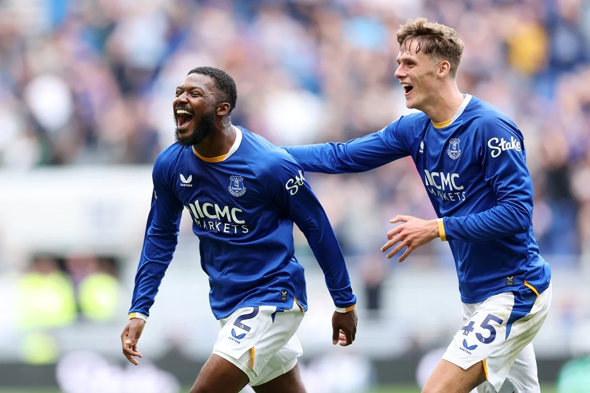Everton amargó al Manchester United empatando con espectacular gol en la última bola del partido
