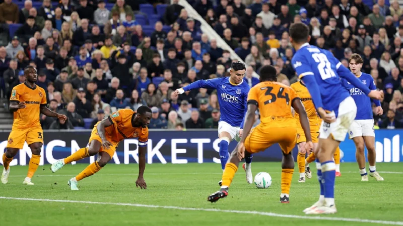 Carlos Alcaraz decretó la victoria y clasificación de Everton sobre Wolves en EFL Cup