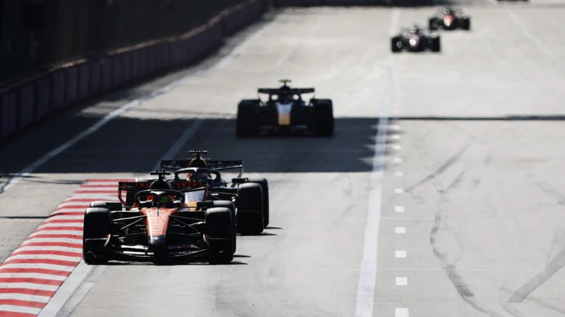 Antonelli y Verstappen son protagonistas en las primeras vueltas de Bakú