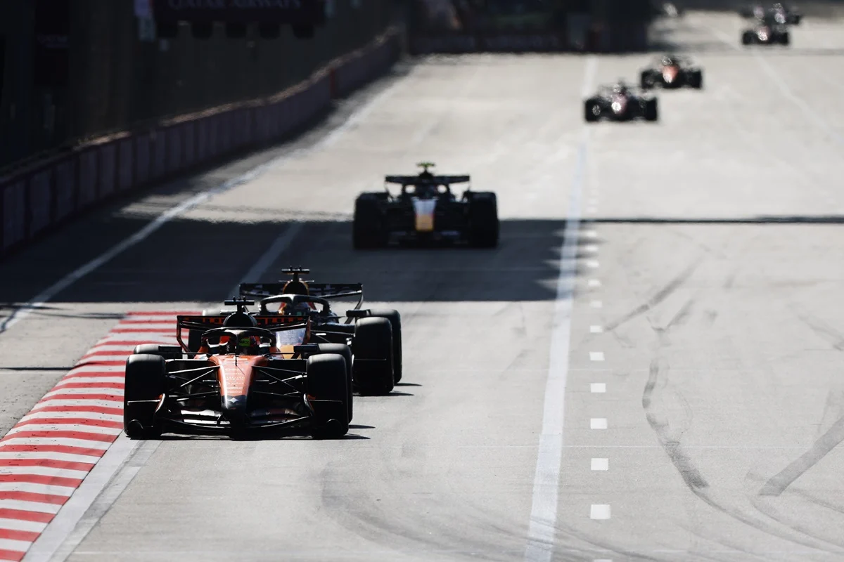 Antonelli y Verstappen son protagonistas en las primeras vueltas de Bakú