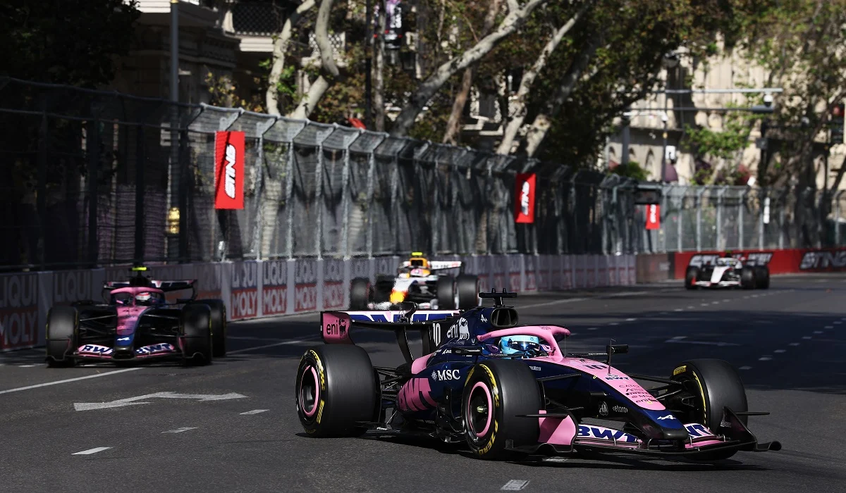Colapinto y Gasly chocaron entre sí y abandonaron en Baku