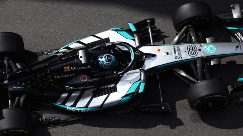 George Russell hizo la pole en Bakú y Colapinto largará décimo