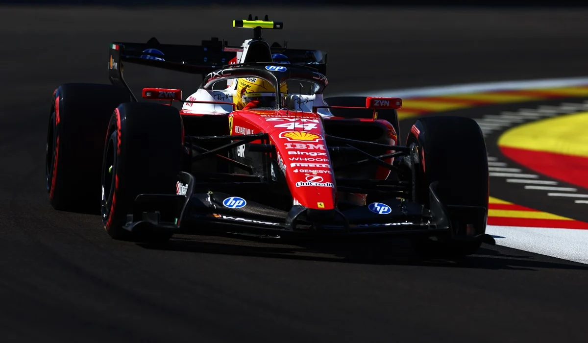 Lewis Hamilton tuvo problemas de freno con Ferrari y cayó al último lugar