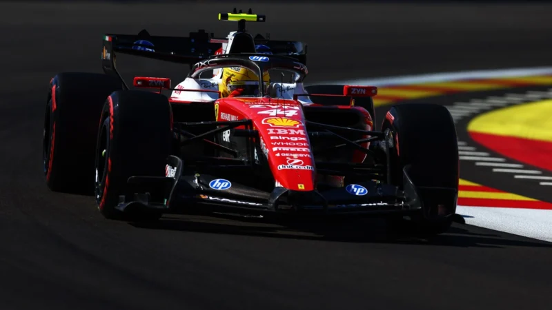 Lewis Hamilton tuvo problemas de freno con Ferrari y cayó al último lugar