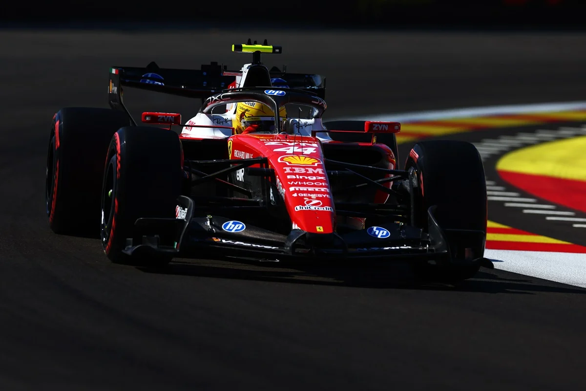 Lewis Hamilton tuvo problemas de freno con Ferrari y cayó al último lugar