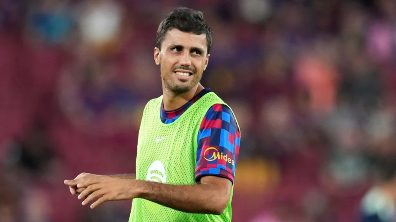 Con Rodri titular y Gabriel Jesús de suplente, así forma Barcelona para buscar el liderazgo en Valencia