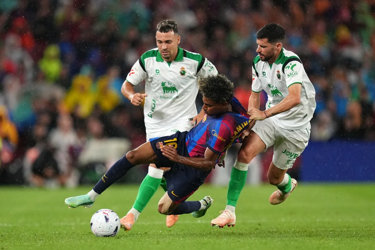 Lamine Yamal falló un penal para Barcelona ante Racing de Santander