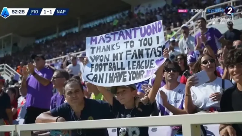El cartel viral que un niño le dedicó a Franco Mastantuono en la Fiorentina