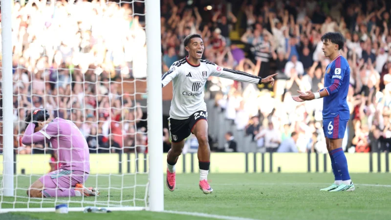 Fulham y Manchester United empataron con dos goles en contra