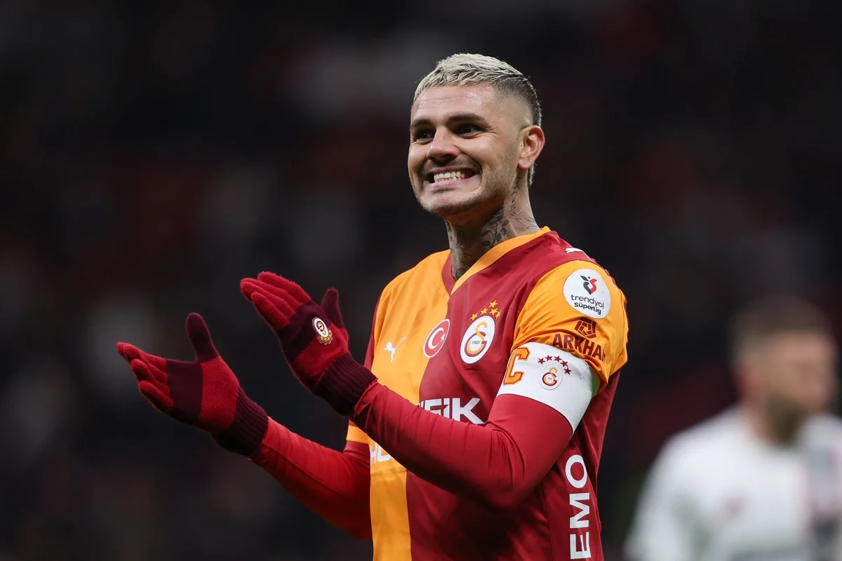 Mauro Icardi fue denunciado por manejar con licencia vencida en Argentina