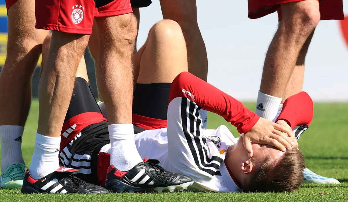 Nico Schlotterbeck se lesionó en la práctica de Alemania y preocupó al Dortmund