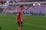 Guido Carrillo salió por una molestia muscular y Estudiantes gastó los tres cambios por lesión