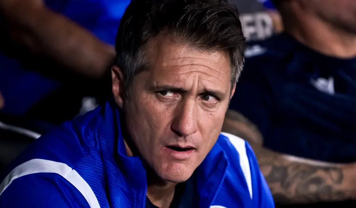 Vélez volvió a sufrir al VAR por un penal anulado y los hinchas estallaron: «Vamo´ a matar a un referí»