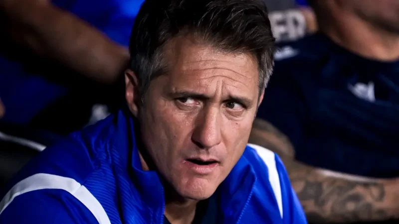 Vélez volvió a sufrir al VAR por un penal anulado y los hinchas estallaron: «Vamo´ a matar a un referí»