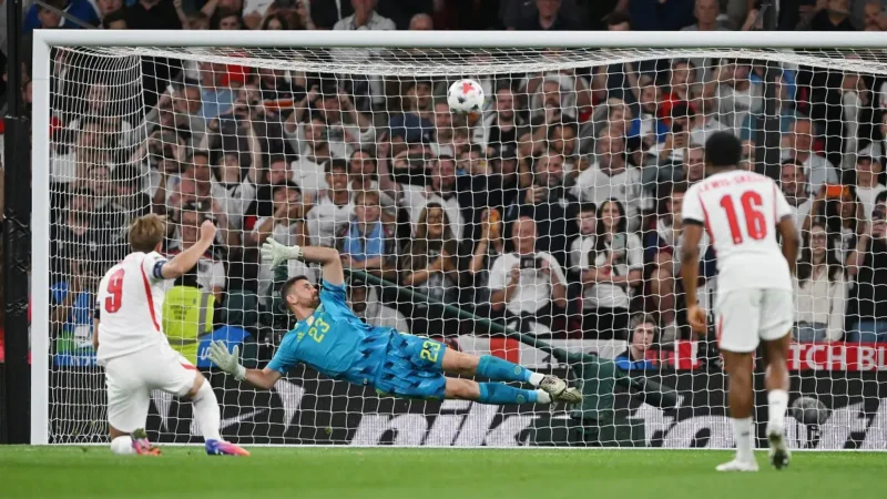Harry Kane erró un penal en Inglaterra y terminó en tiro libre para España por la Ley Julián Alvarez