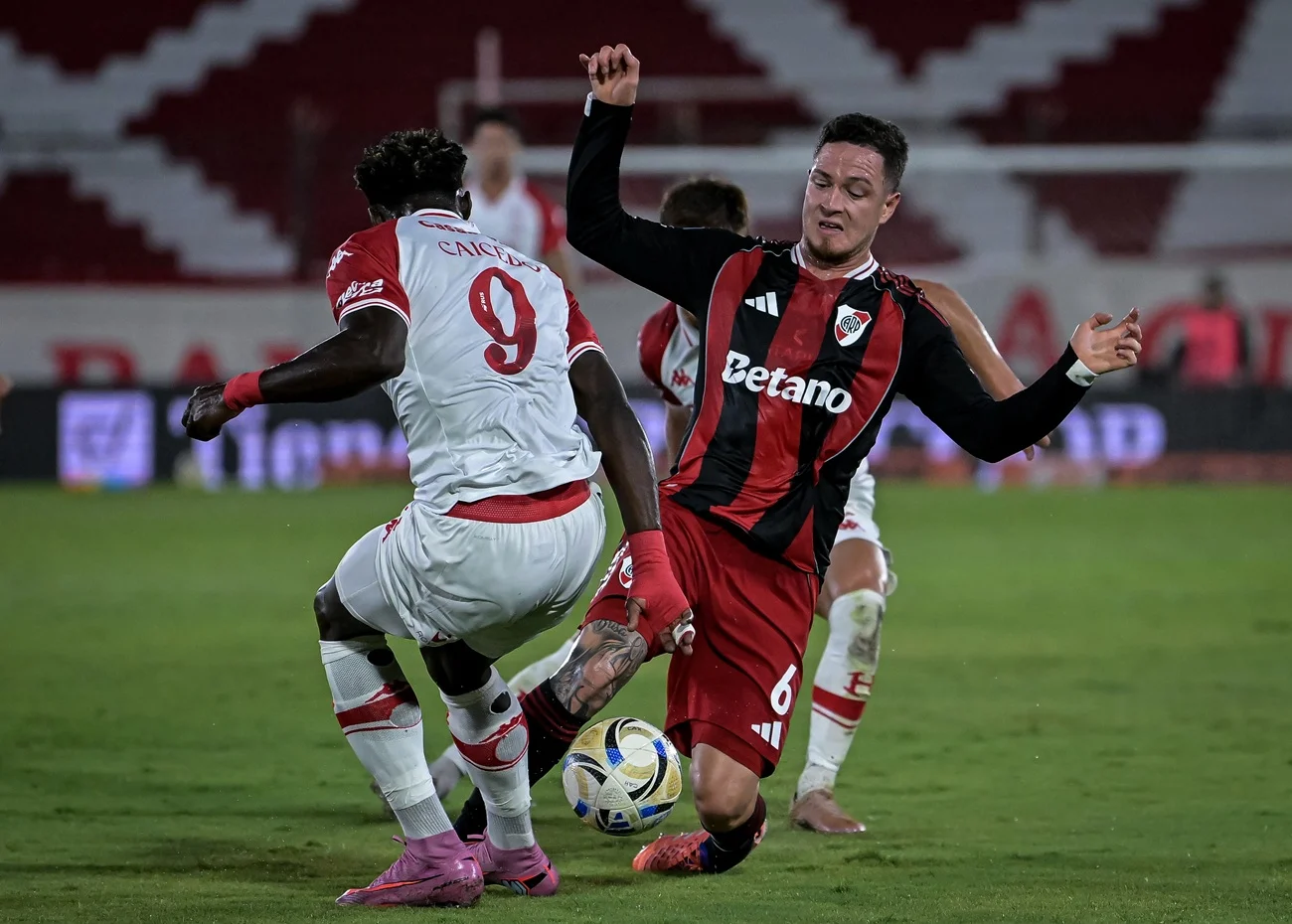 Súper sábado de Clausura 2026 con River vs Huracán y Clásico en Córdoba: partidos, horarios y TV
